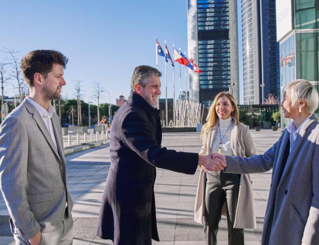 the-exciting-encounter-between-a-seasoned-couple-a-2025-01-16-02-54-59-utc-min